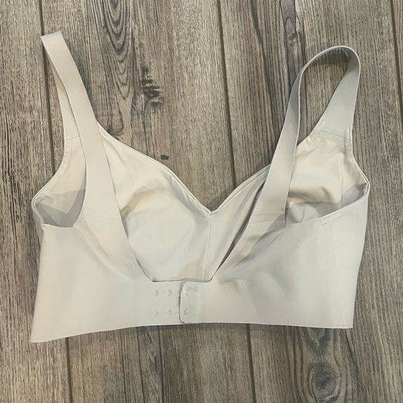 Lululemon Hold True Bra 32E Wireless Molded Cups Nude Cream Adjustable - Picture 3 of 6